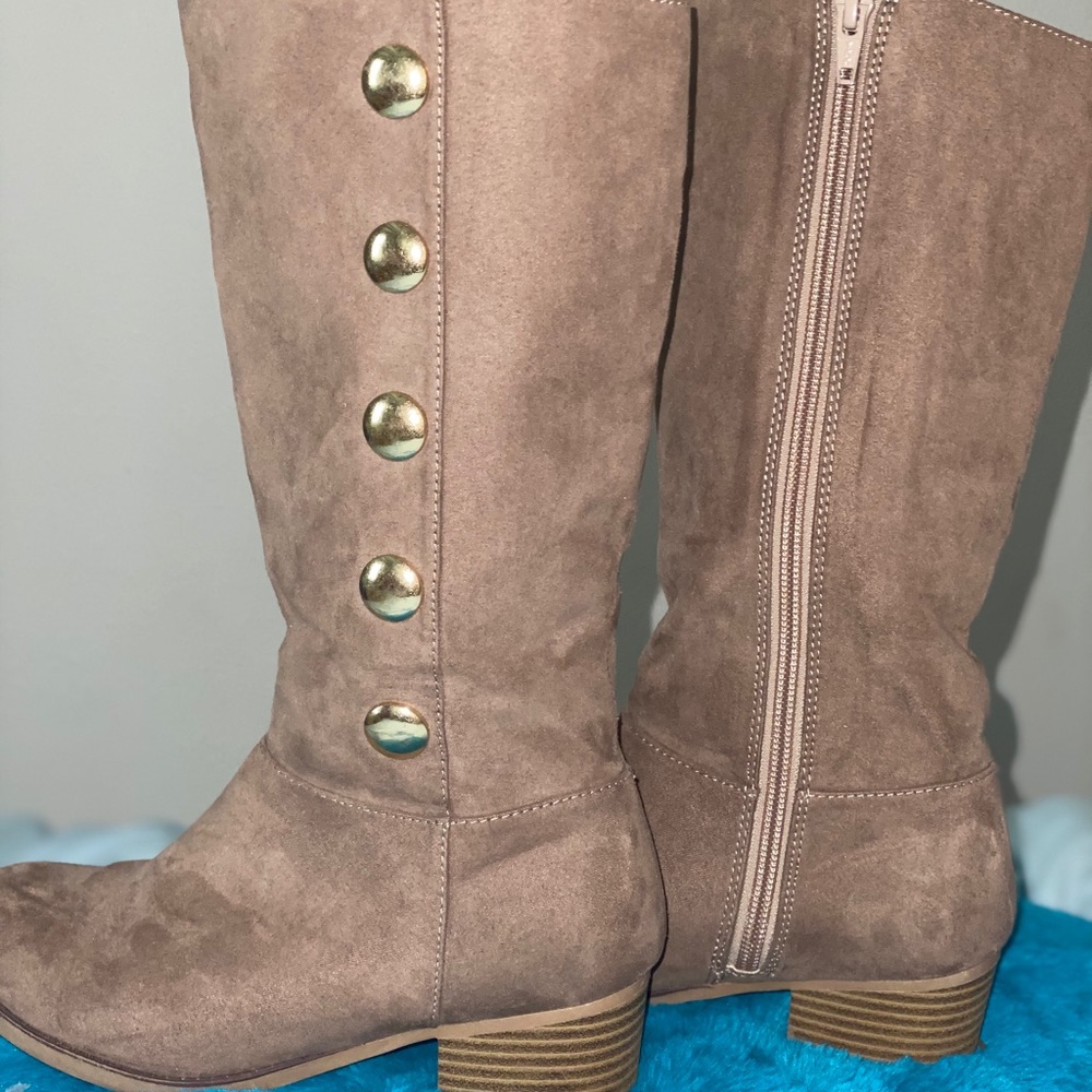 Girls boots 👢